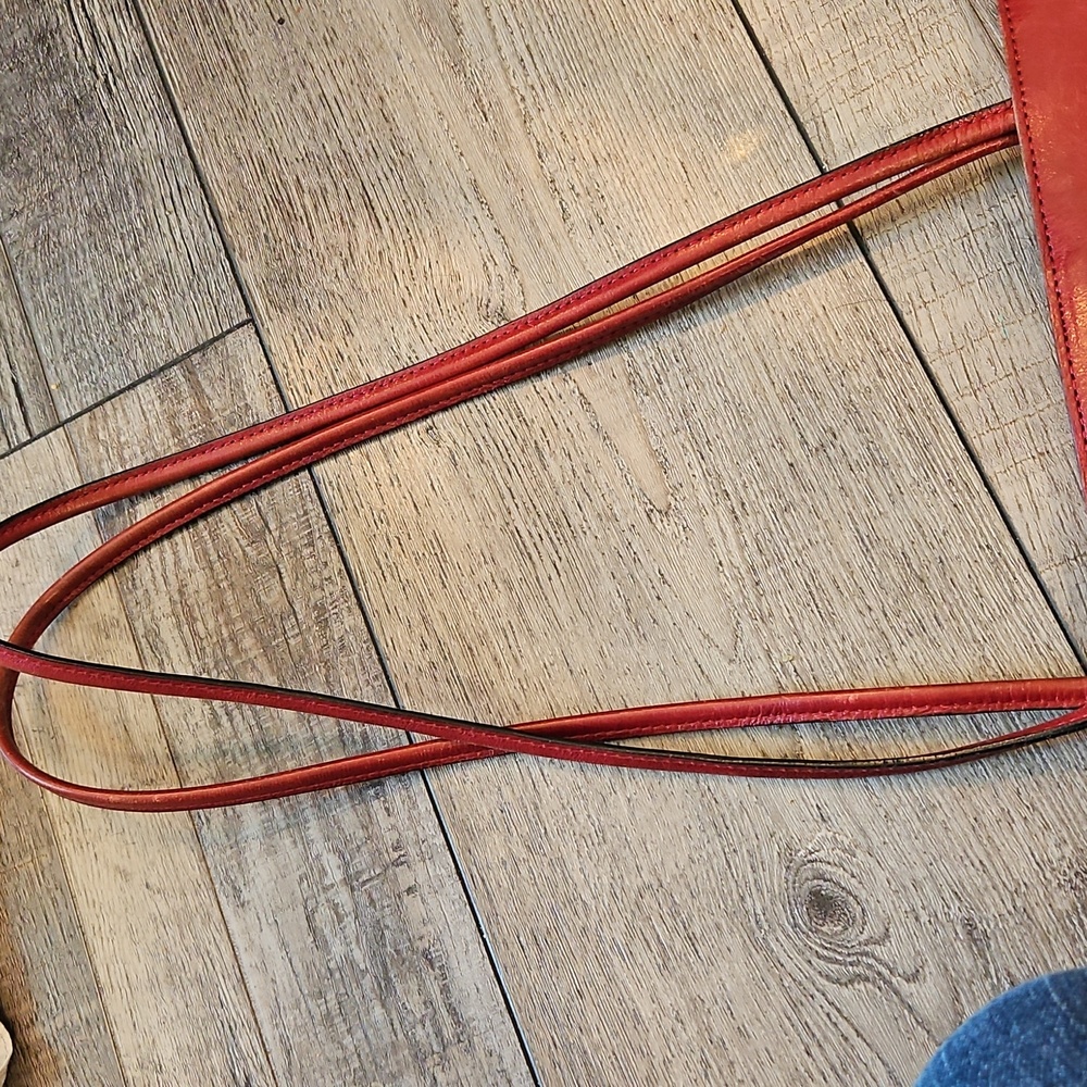 Red Pelle Studio By Wilsons Leather. Italian leather. Shows Signs of wear - Picture 7 of 9